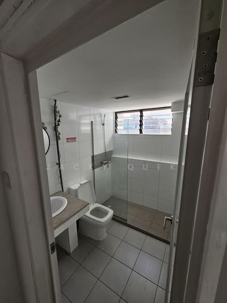 Lucky Plaza, 304 Orchard Road, Room Rental, 80 sqft, Apartment For Rent, by Jacky Quek, 500171753 - Bathroom - PropertyGuru.com.sg