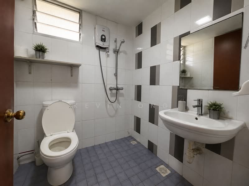 469B Sengkang West Way, 469B Sengkang West Way, 4 Bedrooms, 1,216 sqft, HDB Flat For Sale, by Kevin Ong, 500171755 - Bathroom - PropertyGuru.com.sg