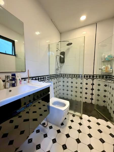 Peirce View, 557 Upper Thomson Road, 2 Bedrooms, 936 sqft, Condominium For Sale, by Leon Hoon, 500171756 - Bathroom - PropertyGuru.com.sg
