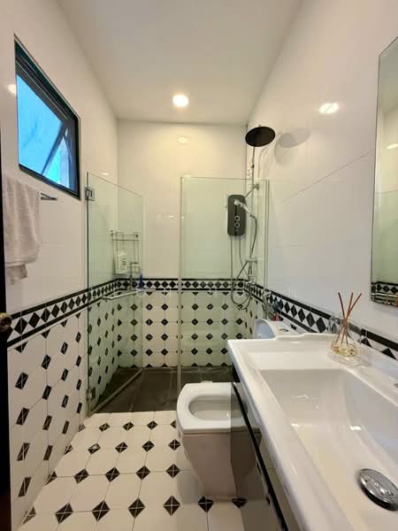 Peirce View, 557 Upper Thomson Road, 2 Bedrooms, 936 sqft, Condominium For Sale, by Leon Hoon, 500171756 - Bathroom - PropertyGuru.com.sg