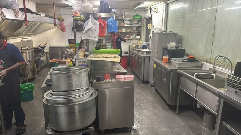 Golden Mile Tower, 6001 Beach Road, 1,200 sqft, Food & Beverage For Rent, by Claire Loh, 500171760 - Kitchen - CommercialGuru.com.sg