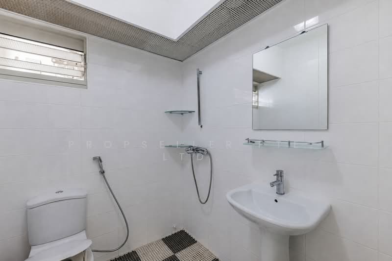 80C Telok Blangah Street 31, 80C Telok Blangah Street 31, 2 Bedrooms, 732 sqft, HDB Flat For Sale, by Kit Toh, 500171763 - Bathroom - PropertyGuru.com.sg