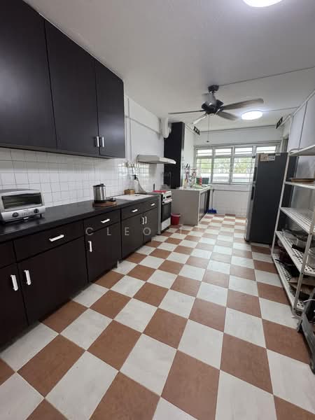 319 Clementi Avenue 4, 319 Clementi Avenue 4, 2 Bedrooms, 721 sqft, HDB Flat For Rent, by Cleo Lee, 500171767 - Kitchen - PropertyGuru.com.sg