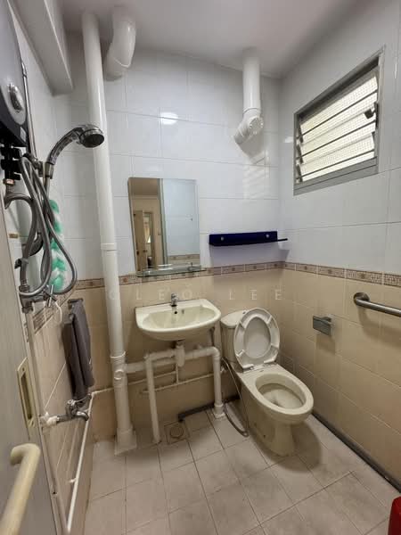 319 Clementi Avenue 4, 319 Clementi Avenue 4, 2 Bedrooms, 721 sqft, HDB Flat For Rent, by Cleo Lee, 500171767 - Bathroom - PropertyGuru.com.sg