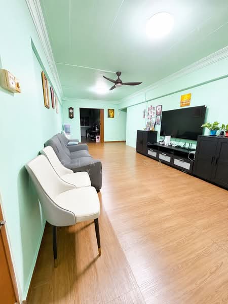 329 Jurong East Avenue 1, 329 Jurong East Avenue 1, Room Rental, 120 sqft, HDB Flat For Rent, by Charissa Kong, 500171771 - Living Room - PropertyGuru.com.sg