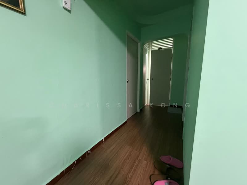 329 Jurong East Avenue 1, 329 Jurong East Avenue 1, Room Rental, 120 sqft, HDB Flat For Rent, by Charissa Kong, 500171771 - Corridor - PropertyGuru.com.sg
