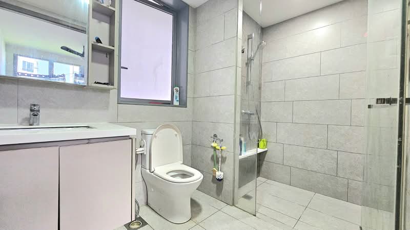 The Visionaire, 174 Canberra Drive, 3 Bedrooms, 980 sqft, Executive Condominium For Sale, by Roy Low, 500171773 - Bathroom - PropertyGuru.com.sg