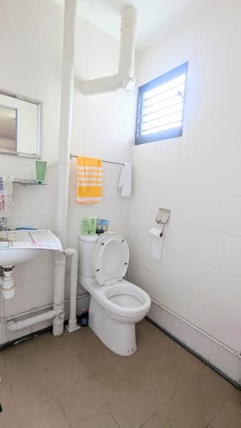 101 Serangoon North Avenue 1, 101 Serangoon North Avenue 1, 3 Bedrooms, 979 sqft, HDB Flat For Sale, by Frank Choo, 500171779 - Bathroom - PropertyGuru.com.sg
