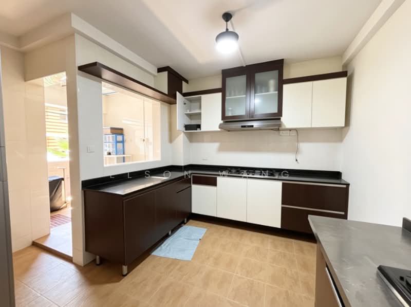 135 Pasir Ris Street 11, 135 Pasir Ris Street 11, 4 Bedrooms, 1,582 sqft, HDB Flat For Sale, by Elson Wang, 500171784 - Kitchen - PropertyGuru.com.sg