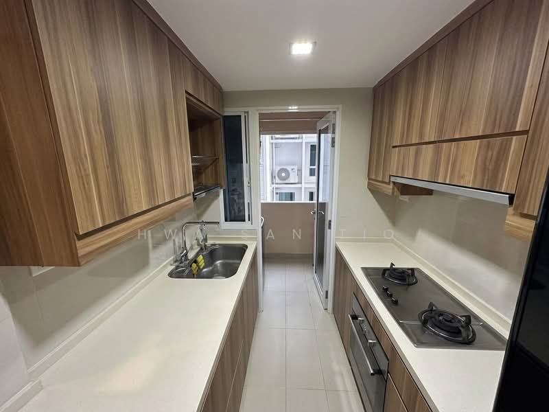 The Tampines Trilliant, 31 Tampines Central 7, 3 Bedrooms, 1,012 sqft, Executive Condominium For Rent, by Hwa San TIO, 500171793 - Kitchen - PropertyGuru.com.sg