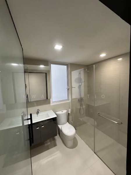 The Tampines Trilliant, 31 Tampines Central 7, 3 Bedrooms, 1,012 sqft, Executive Condominium For Rent, by Hwa San TIO, 500171793 - Bathroom - PropertyGuru.com.sg