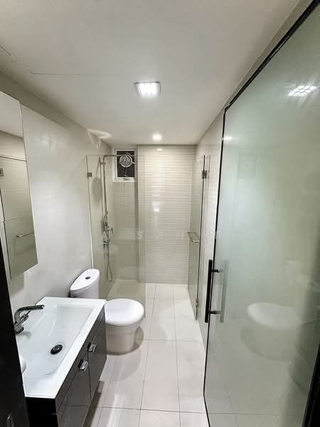 The Tampines Trilliant, 31 Tampines Central 7, 3 Bedrooms, 1,012 sqft, Executive Condominium For Rent, by Hwa San TIO, 500171793 - Bathroom - PropertyGuru.com.sg