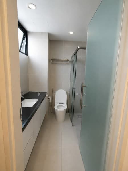 Sommerville Park, 77 Farrer Drive, 3 Bedrooms, 1,302 sqft, Condominium For Rent, by Ken Tan, 500171795 - Bathroom - PropertyGuru.com.sg