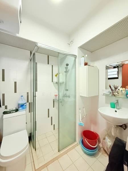 488 Admiralty Link, 488 Admiralty Link, 3 Bedrooms, 1,033 sqft, HDB Flat For Sale, by Patrick Chee, 500171800 - Bathroom - PropertyGuru.com.sg