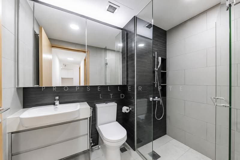 The Glades, 12 Bedok Rise, 2 Bedrooms, 592 sqft, Condominium For Sale, by JOHN YEO, 500171813 - Bathroom - PropertyGuru.com.sg