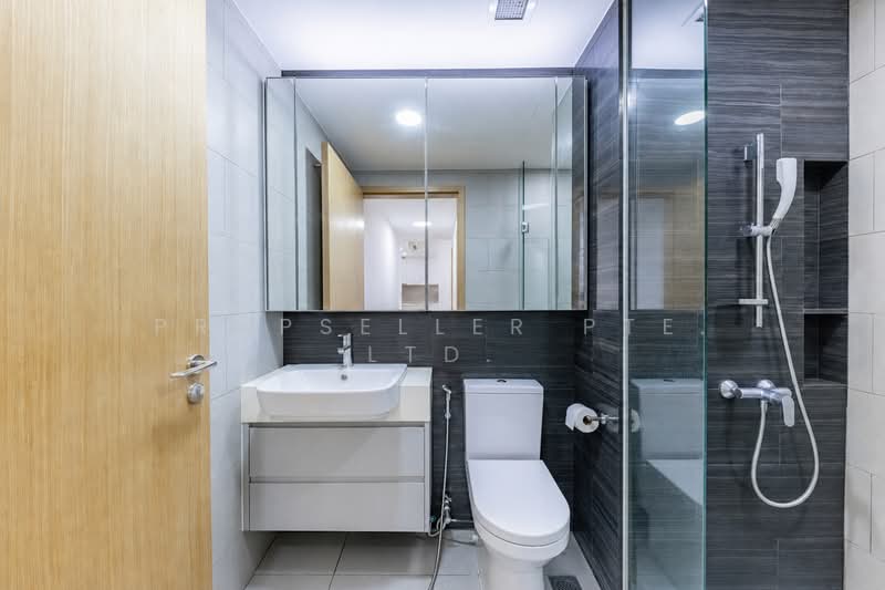 The Glades, 12 Bedok Rise, 2 Bedrooms, 592 sqft, Condominium For Sale, by JOHN YEO, 500171813 - Bathroom - PropertyGuru.com.sg