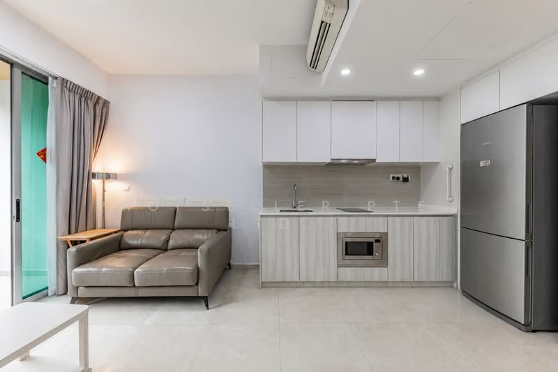 The Glades, 12 Bedok Rise, 2 Bedrooms, 592 sqft, Condominium For Sale, by JOHN YEO, 500171813 - Living Room - PropertyGuru.com.sg