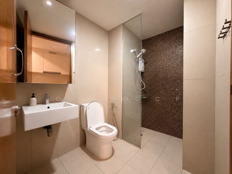 🔥Unbeatable Price🔥| 1 + Study Close to MRT | High Rental Yield, , 2 Bedrooms, 527 sqft, Condominium For Sale, by Roman Woo C P, 500171816 - Bathroom - PropertyGuru.com.sg