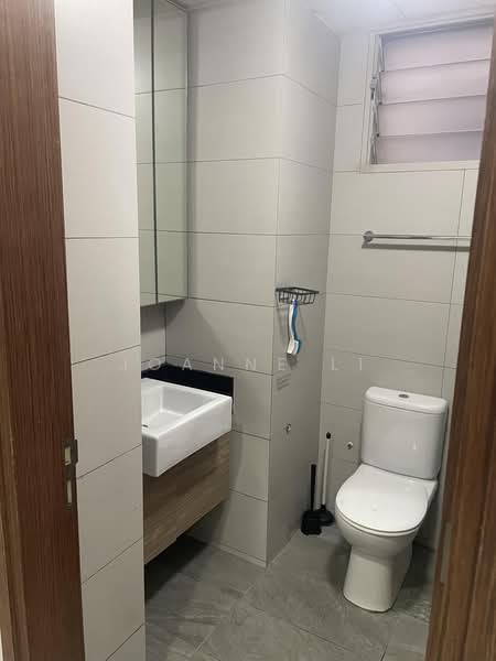 WhiteHaven, 332A Pasir Panjang Road, 4 Bedrooms, 1,195 sqft, Apartment For Sale, by Joanne Li, 500171819 - Bathroom - PropertyGuru.com.sg