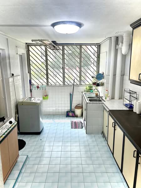 76 Bedok North Road, 76 Bedok North Road, 2 Bedrooms, 731 sqft, HDB Flat For Sale, by John Koh, 500171834 - Kitchen - PropertyGuru.com.sg