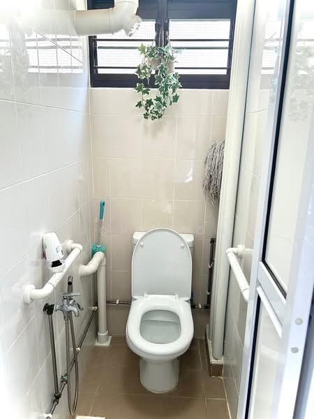 76 Bedok North Road, 76 Bedok North Road, 2 Bedrooms, 731 sqft, HDB Flat For Sale, by John Koh, 500171834 - Bathroom - PropertyGuru.com.sg