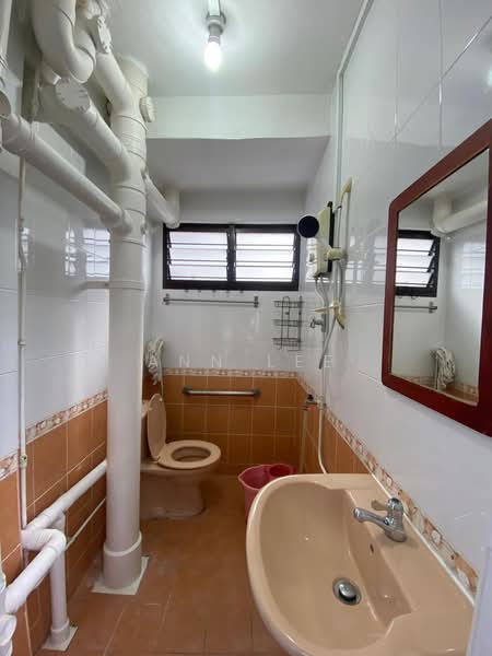 262 Tampines Street 21, 262 Tampines Street 21, 2 Bedrooms, 818 sqft, HDB Flat For Rent, by Ann Lee, 500171856 - Bathroom - PropertyGuru.com.sg
