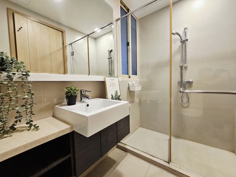 The Estiva, 313 Pasir Panjang Road, 3 Bedrooms, 1,001 sqft, Apartment For Rent, by Teh Chin Keong, 500171870 - Bathroom - PropertyGuru.com.sg