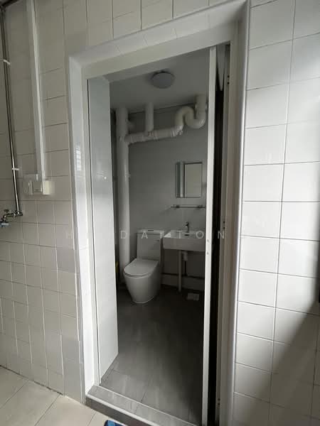 114 Pasir Ris Street 11, 114 Pasir Ris Street 11, 4 Bedrooms, 1,324 sqft, HDB Flat For Sale, by Hilda Tong, 500171871 - Bathroom - PropertyGuru.com.sg