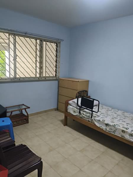221 Pending Road, 221 Pending Road, 2 Bedrooms, 786 sqft, HDB Flat For Sale, by Rahamathullah Hasan Ali Akbar, 500171877 - Bedroom - PropertyGuru.com.sg