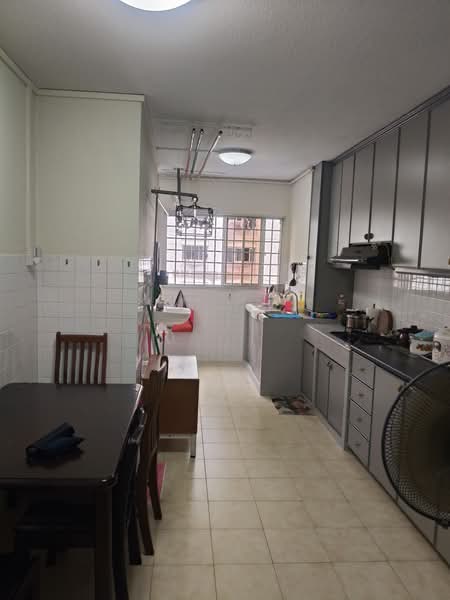 221 Pending Road, 221 Pending Road, 2 Bedrooms, 786 sqft, HDB Flat For Sale, by Rahamathullah Hasan Ali Akbar, 500171877 - Kitchen - PropertyGuru.com.sg