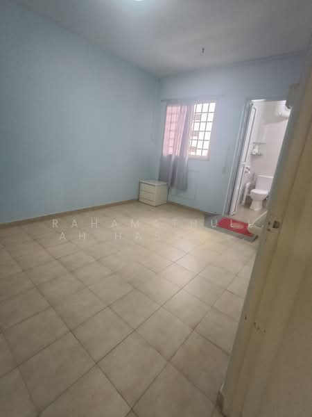 221 Pending Road, 221 Pending Road, 2 Bedrooms, 786 sqft, HDB Flat For Sale, by Rahamathullah Hasan Ali Akbar, 500171877 - Bathroom - PropertyGuru.com.sg