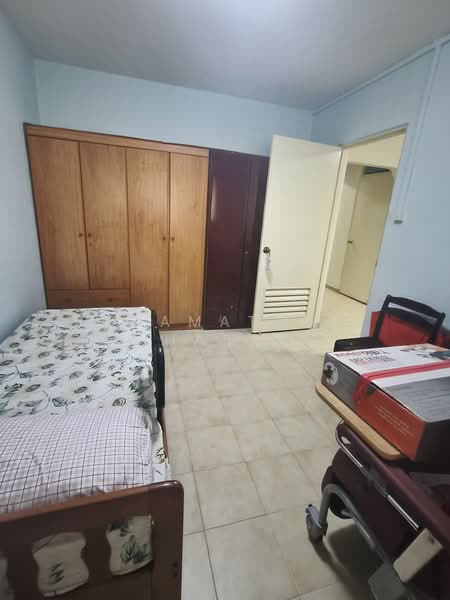 221 Pending Road, 221 Pending Road, 2 Bedrooms, 786 sqft, HDB Flat For Sale, by Rahamathullah Hasan Ali Akbar, 500171877 - Bedroom - PropertyGuru.com.sg
