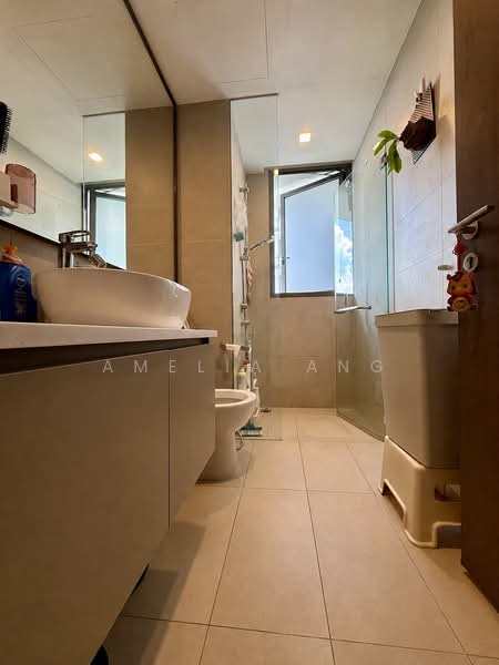 Vue 8 Residence, Pasir Ris Heights, 4 Bedrooms, 1,345 sqft, Condominium For Sale, by Amelia Ang, 500171884 - Bathroom - PropertyGuru.com.sg