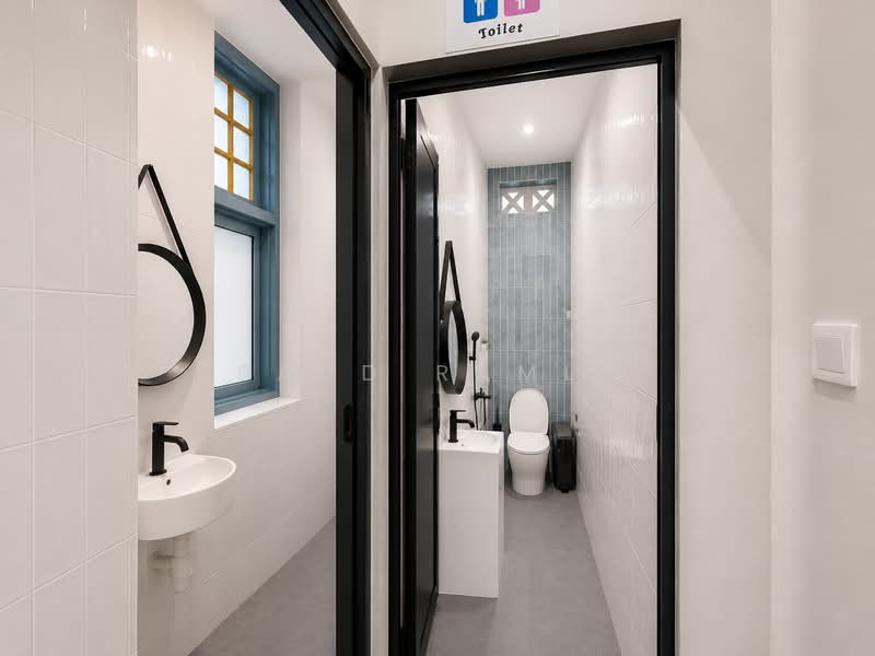 New Bridge Road, 275 New Bridge Road, 1,000 sqft, Shop / Shophouse For Rent, by Badd Ramle, 500171895 - L2 Bathroom - CommercialGuru.com.sg