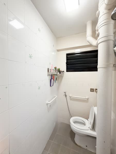 845 Woodlands Street 82, 845 Woodlands Street 82, 3 Bedrooms, 904 sqft, HDB Flat For Sale, by Natalie Lim, 500171900 - Bathroom - PropertyGuru.com.sg