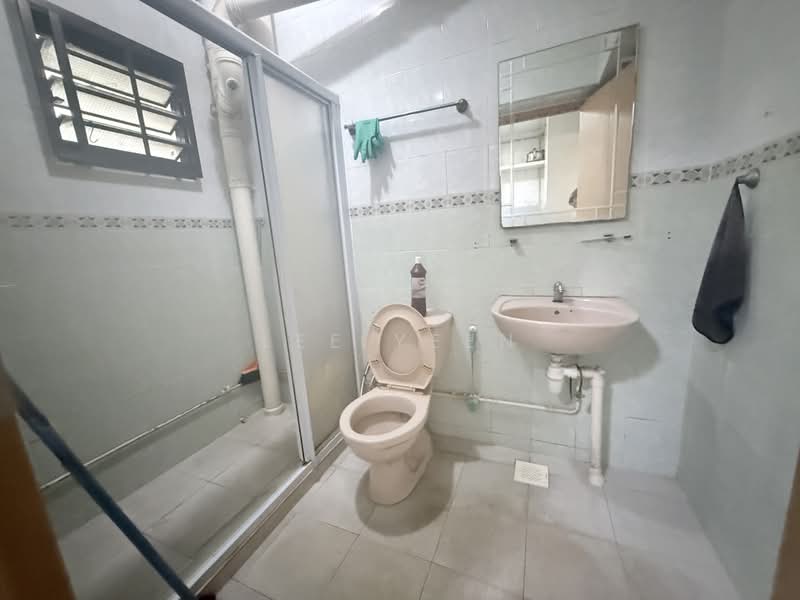 659A Jurong West Street 65, 659A Jurong West Street 65, 3 Bedrooms, 1,184 sqft, HDB Flat For Sale, by Lee Yeen, 500171908 - Bathroom - PropertyGuru.com.sg