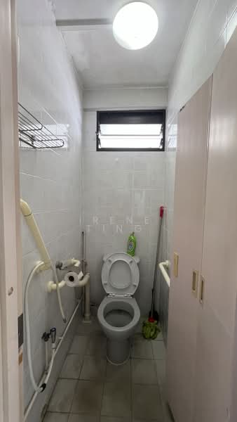 26 Toa Payoh East, 26 Toa Payoh East, 2 Bedrooms, 721 sqft, HDB Flat For Sale, by Irene Ting, 500171917 - Bathroom - PropertyGuru.com.sg