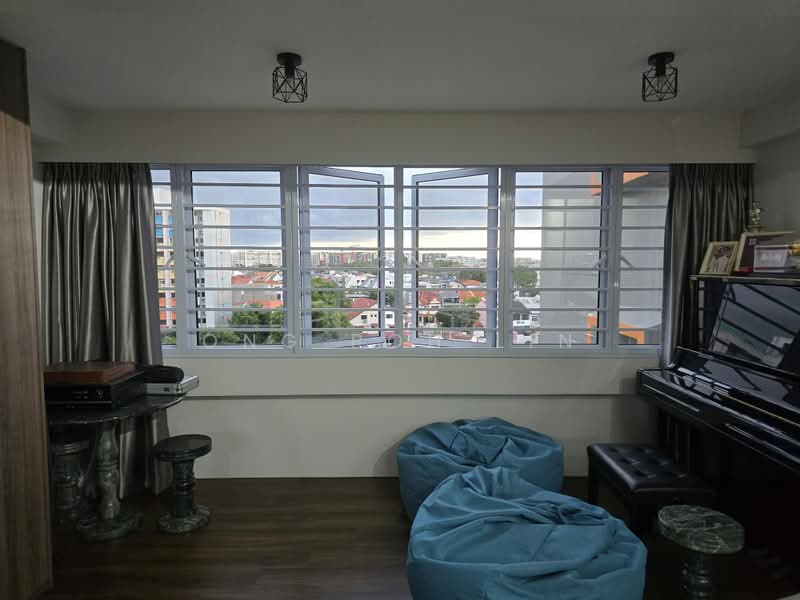216 Serangoon Avenue 4, 216 Serangoon Avenue 4, 3 Bedrooms, 1,302 sqft, HDB Flat For Sale, by Ong Poh Lin, 500171921 - Living Room - PropertyGuru.com.sg