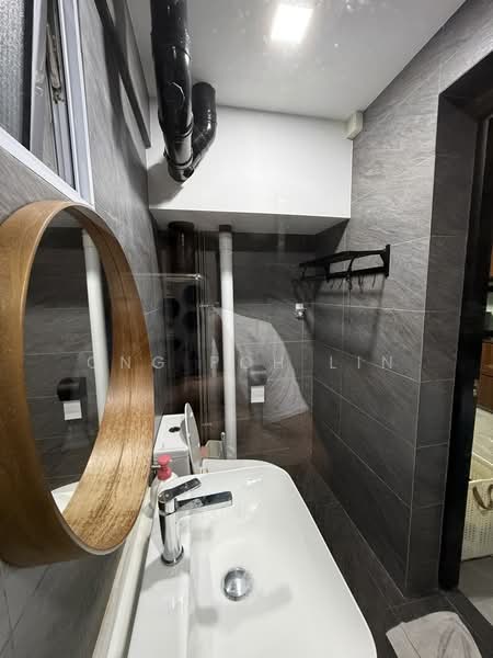 216 Serangoon Avenue 4, 216 Serangoon Avenue 4, 3 Bedrooms, 1,302 sqft, HDB Flat For Sale, by Ong Poh Lin, 500171921 - Bathroom - PropertyGuru.com.sg