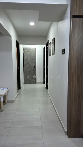 216 Serangoon Avenue 4, 216 Serangoon Avenue 4, 3 Bedrooms, 1,302 sqft, HDB Flat For Sale, by Ong Poh Lin, 500171921 - Corridor - PropertyGuru.com.sg