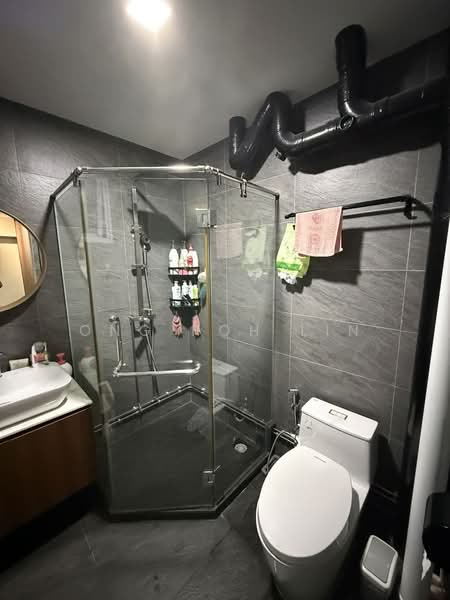 216 Serangoon Avenue 4, 216 Serangoon Avenue 4, 3 Bedrooms, 1,302 sqft, HDB Flat For Sale, by Ong Poh Lin, 500171921 - Bathroom - PropertyGuru.com.sg
