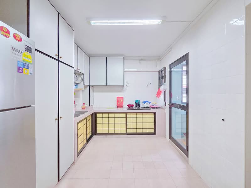 790 Woodlands Avenue 6, 790 Woodlands Avenue 6, 4 Bedrooms, 1,302 sqft, HDB Flat For Sale, by Raymond Neo, 500171927 - Kitchen access to yard - PropertyGuru.com.sg
