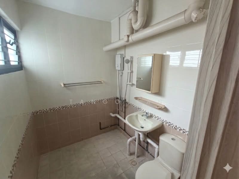 4 Teck Whye Avenue, 4 Teck Whye Avenue, 2 Bedrooms, 785 sqft, HDB Flat For Sale, by Tango Tan, 500171929 - Bathroom - PropertyGuru.com.sg