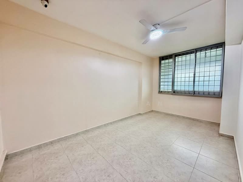 417 Hougang Avenue 8, 417 Hougang Avenue 8, 3 Bedrooms, 1,012 sqft, HDB Flat For Sale, by Eddie Tan, 500171938 - Common Bedroom 1 - PropertyGuru.com.sg