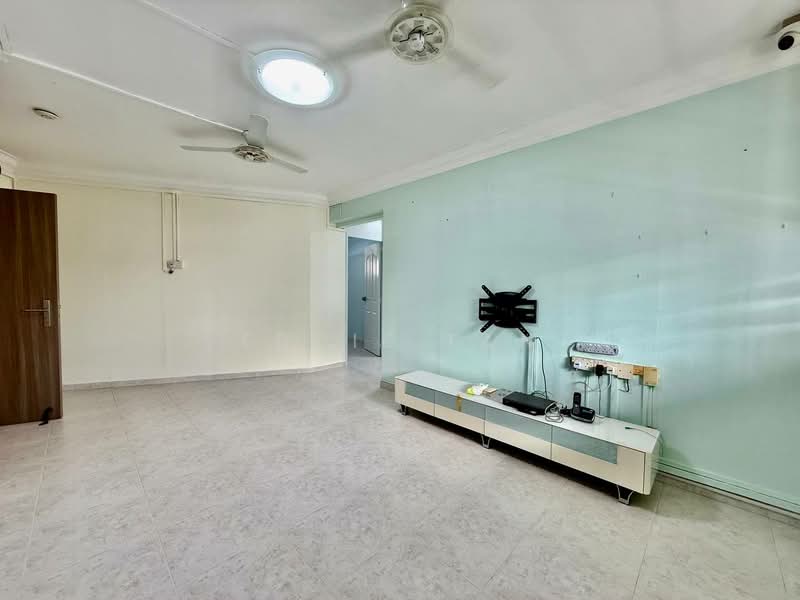 417 Hougang Avenue 8, 417 Hougang Avenue 8, 3 Bedrooms, 1,012 sqft, HDB Flat For Sale, by Eddie Tan, 500171938 - Living Room - PropertyGuru.com.sg