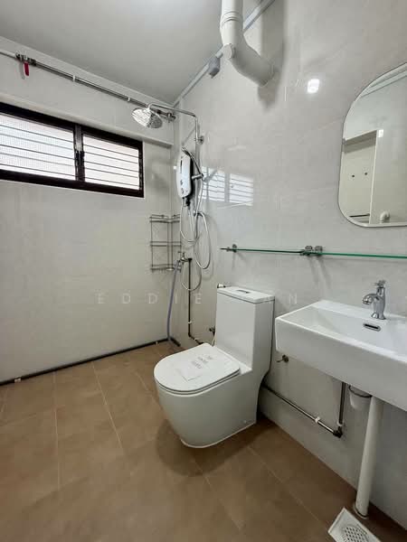 417 Hougang Avenue 8, 417 Hougang Avenue 8, 3 Bedrooms, 1,012 sqft, HDB Flat For Sale, by Eddie Tan, 500171938 - Master Bathroom - PropertyGuru.com.sg