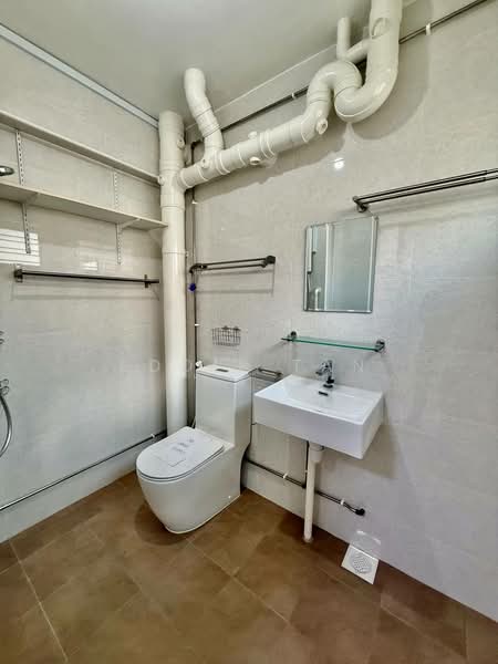 417 Hougang Avenue 8, 417 Hougang Avenue 8, 3 Bedrooms, 1,012 sqft, HDB Flat For Sale, by Eddie Tan, 500171938 - Common Bathroom - PropertyGuru.com.sg