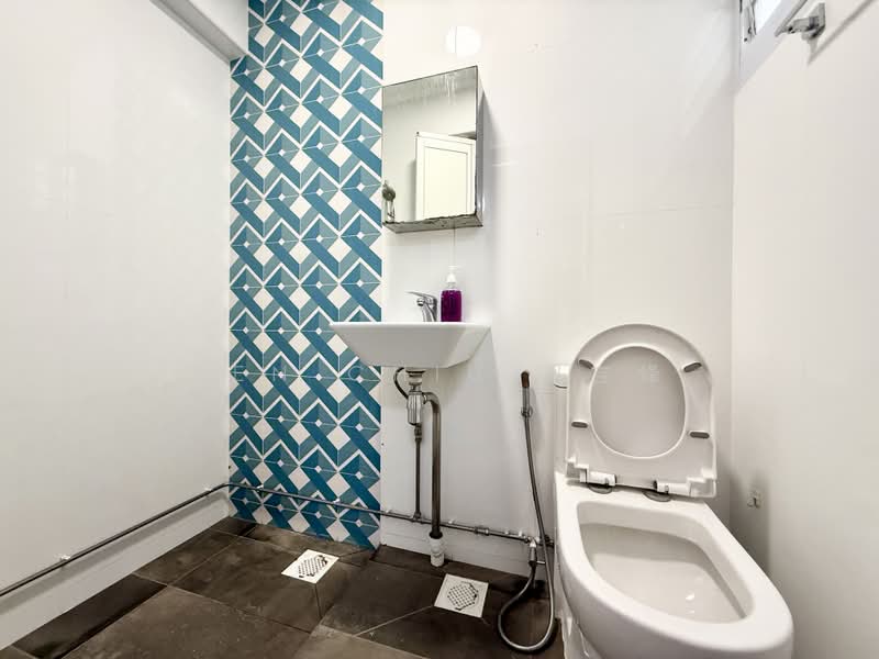 632 Hougang Avenue 8, 632 Hougang Avenue 8, Room Rental, 350 sqft, HDB Flat For Rent, by Ken Chiu 周吉烽, 500171941 - Bathroom - PropertyGuru.com.sg