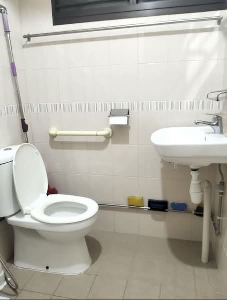 640 Ang Mo Kio Avenue 6, 640 Ang Mo Kio Avenue 6, 3 Bedrooms, 990 sqft, HDB Flat For Rent, by Jeffrey Lee, 500171943 - Bathroom - PropertyGuru.com.sg