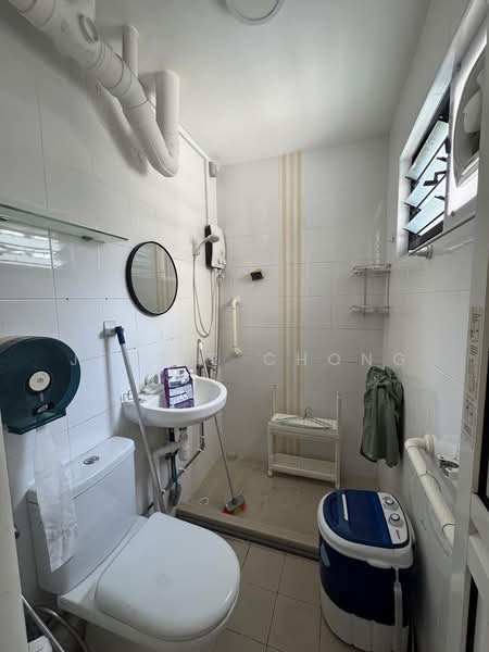339 Ubi Avenue 1, 339 Ubi Avenue 1, 3 Bedrooms, 969 sqft, HDB Flat For Sale, by Jessie Chong, 500171947 - Bathroom - PropertyGuru.com.sg